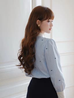 Thumbnail Áo sơ mi nữ dài tay màu kẻ xanh hoạ tiết nơ phối cổ và cửa tay trắng YAME YA612 4