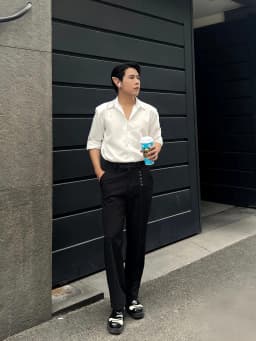 Thumbnail Áo sơ mi trắng nam viền chỉ đen SIMTU, chất liệu linen xước cao cấp, mềm mịn thoáng mát, ít nhăn | SM026 3