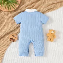Thumbnail Bộ đồ liền thân 2 trong 1 mùa hè Dapper cho bé trai 1-18 tháng: Họa tiết gân tay ngắn với họa tiết thêu gấu hoạt hình – Đóng cửa Snaps & Phong cách Gent đáng yêu 1