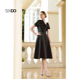 Thumbnail Đầm đen taffeta hoa 3D cổ V lệch SIXDO (Black 3D Flower Taffeta Midi Dress) 1