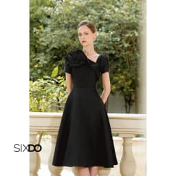 Thumbnail Đầm đen taffeta hoa 3D cổ V lệch SIXDO (Black 3D Flower Taffeta Midi Dress) 2