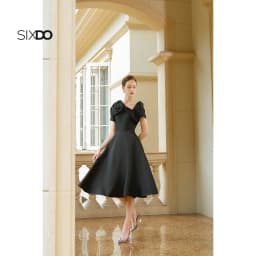 Thumbnail Đầm đen taffeta hoa 3D cổ V lệch SIXDO (Black 3D Flower Taffeta Midi Dress) 3
