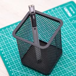 Thumbnail Dao Rọc Giấy Kim Loại Deli An Toàn, Tiện Dụng - Lưỡi Thép SK5 Sắc Bén, Siêu Bền, Dễ Dàng Thay Lưỡi 4