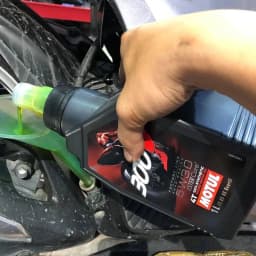Thumbnail Dầu Nhớt Xe Moto Motul 300V 5w30 Tem 1 lớp 1L 3