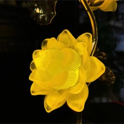 Thumbnail Đèn Hoa Sen Lưu Ly, Thân Hợp Kim Sơn Mạ Vàng Cao 55cm, 3 Bông Hoa Sen Nở - Tuệ Nga 1