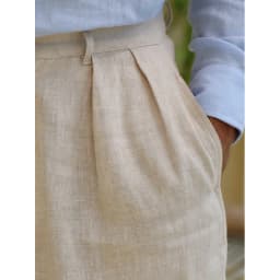 Thumbnail DODEP Quần shorts đùi nam 100% linen premium xếp ly màu be 2