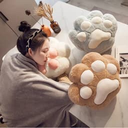 Thumbnail gối hình bàn chân mèo Gối ném, chăn văn phòng và gối ba trong một quà sinh nhật cô gái 4