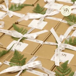 Thumbnail Hộp Quà Xanh Chất Liệu Giấy Kraft Thích Hợp Dùng Để Tặng Quà Người Thân, Tăng Sự Tinh Tế Và Tấm Lòng Của Người Gửi 4