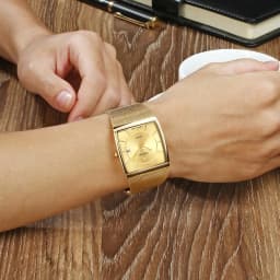 Thumbnail Đồng hồ quartz WWOOR 88831 chống nước bằng thép không gỉ mạ vàng 2