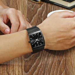 Thumbnail Đồng hồ quartz WWOOR 88831 chống nước bằng thép không gỉ mạ vàng 4
