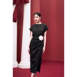 Thumbnail RẬP - Đầm Đen Cổ Tròn Tay Lỡ Cài Hoa Eo Nhún Thân Xẻ - XMAS 03 4