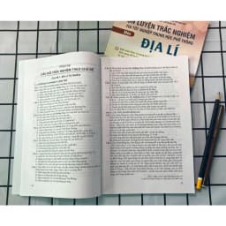Thumbnail Sách - Ôn luyện trắc nghiệm thi tốt nghiệp trung học phổ thông môn Địa lí 2
