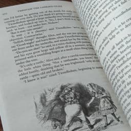 Thumbnail Sách - Tiểu thuyết tiếng Anh - Alice's Adventures in Wonderland 2