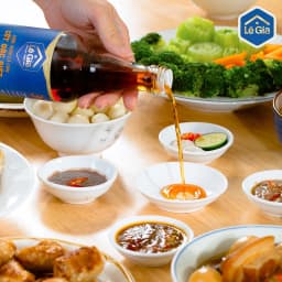Thumbnail Set quà Tinh túy từ Biển Mẹ (Set gồm 01 chai nước mắm cốt đặc biệt 525ml và 01 chai nước mắm cá cơm 650ml) 3