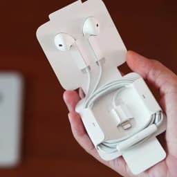 Thumbnail Tai Nghe Earpods Lightning - MWTY3ZA/A 2