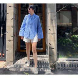 Thumbnail TheBlueTshirt - Áo sơ mi sọc xanh tay dài măng sét to vạt bầu cho nữ - Sydney Oversize Shirt - Women 4