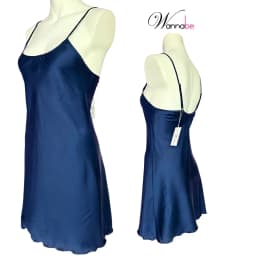 Thumbnail Váy ngủ lụa dáng basic đơn giản dễ mặc WANNABE đầm ngủ phong cách sống tối giản, chạm đẳng cấp DNL08 3