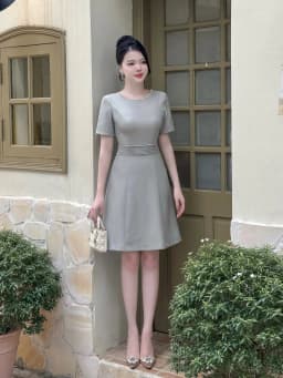 Thumbnail Váy nữ dáng A xếp ly eo cổ viền đính đá trang trí ngắn tay vải text ô liu màu xanh YAME AV43 1