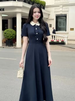 Thumbnail Váy nữ dáng xòe dài cổ sen ngắn tay cúc ngọc trang trí may bèo nhún ngực màu xanh và ghi YAME YV616 2