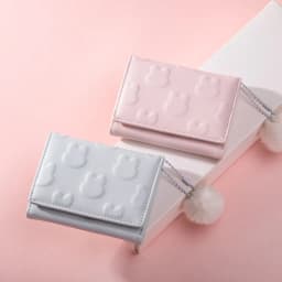 Thumbnail Ví Ngắn Gập Ba Bằng Da PU In Họa Tiết Thỏ Có Mặt Dây Chuyền Lông Xù Cho Nữ 1