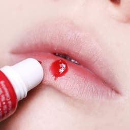 Thumbnail Son dưỡng môi căng bóng vị dâu tây Himalaya Strawberry Gloss Lip Balm 10g 3