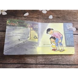 Thumbnail Sách - Con muốn đi giày của mẹ - Phát triển trí não sớm cho trẻ từ 0 đến 2 tuổi 3