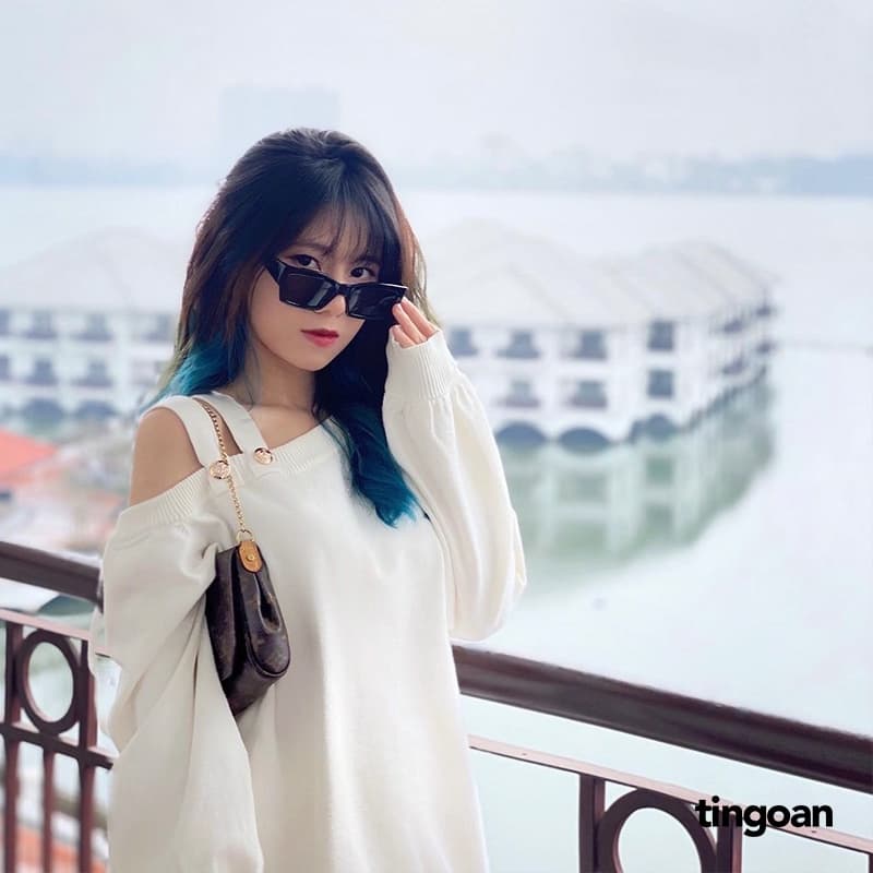 Ảnh TINGOAN® - Áo len xù lệch vai dáng rộng trắng RUNAWAY SWEATER/WH 3