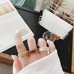 Thumbnail OIMG  Nhẫn nữ acrylic Retro màu hổ phách kết hợp 1