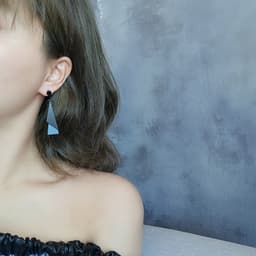 Thumbnail PINKDUDU Khuyên Tai Hợp Kim Dáng Dài Không Đối Xứng Màu Đen / Xanh Dương Đính Hạt Gỗ Hồng PD515 2