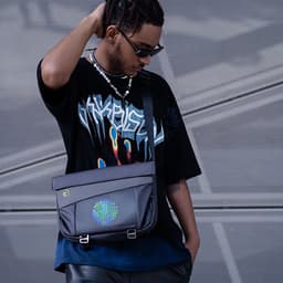 Thumbnail Túi đeo chéo Divoom Pixoo Slingbag-V tích hợp màn hình LED 4.7 inch, đựng laptop/tablet 11 inch, chống nước chuẩn IP23. 4