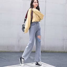 Thumbnail Quần jean nữ lưng cao ống rộng dáng suông dạng rách gối cá tính 2