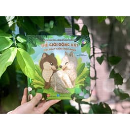 Thumbnail Sách Sờ chạm khám phá - Thế giới động vật - Một ngày giữa thiên nhiên 1