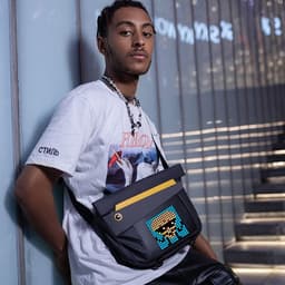 Thumbnail Túi đeo chéo Divoom Pixoo Slingbag-V tích hợp màn hình LED 4.7 inch, đựng laptop/tablet 11 inch, chống nước chuẩn IP23. 2