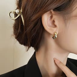 Thumbnail Pinkdu Đơn Giản Nhỏ Vòng Tròn Vàng Bông Tai Thanh Lịch Mini Vòng Bông Tai Trang Sức Quà Tặng PD1897 3