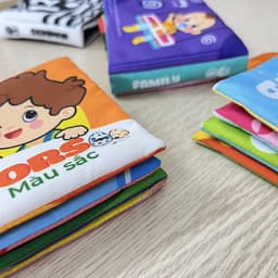 Thumbnail Sách Vải Cho Bé Sơ Sinh 8 Mặt Sột Soạt An Toàn Cho Trẻ - Cỡ Mini 12x12cm - Hiệu Lalala Baby 2