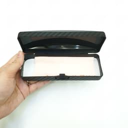 Thumbnail Hộp đựng kính nhựa kavi Accede Sarifa - Đựng kính cận, viễn - Tặng kèm khăn lau kính (giao màu ngẫu nhiên) 4