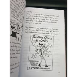 Thumbnail Sách Ngoại văn: Diary Of A Wimpy Kid: Diper Överlöde (Book 17) 2