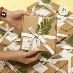 Thumbnail Hộp Quà Xanh Chất Liệu Giấy Kraft Thích Hợp Dùng Để Tặng Quà Người Thân, Tăng Sự Tinh Tế Và Tấm Lòng Của Người Gửi 3