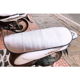 Thumbnail Tấm che nắng yên xe máy 80cm x 35cm cách nhiệt chống nắng nóng bỏng mông miếng che nắng yên xe máy tráng bạc dày - ETAMI 3