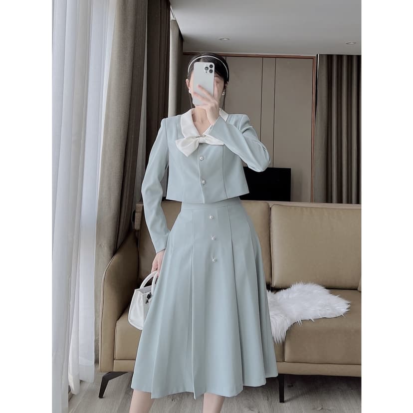 Ảnh De Leah - Áo Croptop Nơ Cổ & Chân Váy Midi Cúc Trước - Thời Trang Thiết Kế 3