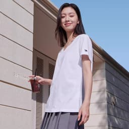 Thumbnail Camel CROWN Áo thun ngắn tay nữ đáy áo sơ mi hot girl phong cách lười biếng cổ chữ V nguyên chất cotton thể thao hàng đầu 3