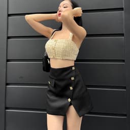Thumbnail COCO SIN - Croptop Tweed Gold Đính Nút 1