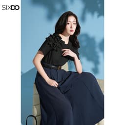Thumbnail Áo đen nữ cộc tay hoa 3D SIXDO (Black 3D Flower Woven Blouse) 3