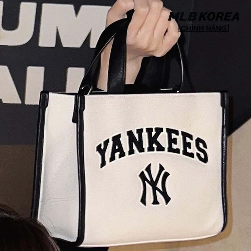 Ảnh MLB - Túi tote nữ phom chữ nhật Varsity Canvas Mini 3AORS083N-50CRD 1
