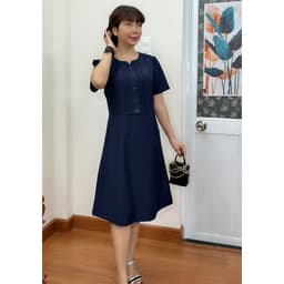 Thumbnail Váy Trung Niên MAI THY D529, Mẫu Đầm Đi Tiệc Cotton Lụa Xếp Ly Phối Nút Tôn Dáng Sang Trọng | Thời Trang Trung Niên U40 3