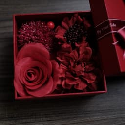 Thumbnail Hộp quà tặng ĐẸP+ Store gồm hoa sáp thơm 20*20*20cm 4