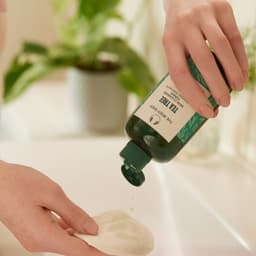 Thumbnail Nước Cân Bằng Tràm Trà Tea Tree Skin Clearing Toner 250ml THE BODY SHOP 1