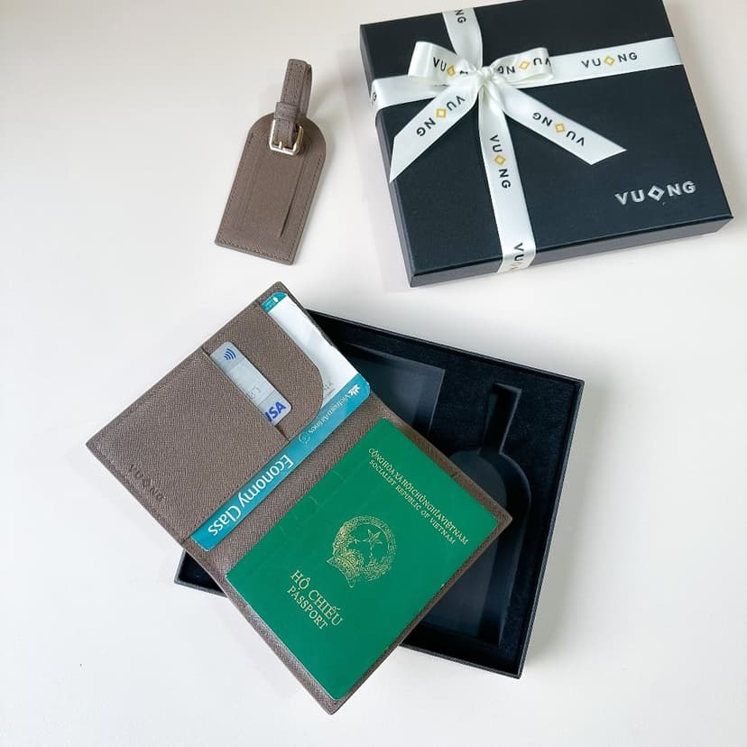 Ảnh Passport cover Vuông Shop®️ da thật vân taiga cao cấp kèm tag hành lý 2