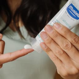 Thumbnail Kem Dưỡng Da Mặt Và Toàn Thân Da Chàm Cho Trẻ Sơ Sinh, Trẻ Em và Cả Gia Đình Mustela 150ml (Mới) 4