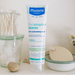 Thumbnail Kem Dưỡng Da Mặt Và Toàn Thân Da Chàm Cho Trẻ Sơ Sinh, Trẻ Em và Cả Gia Đình Mustela 150ml (Mới) 3